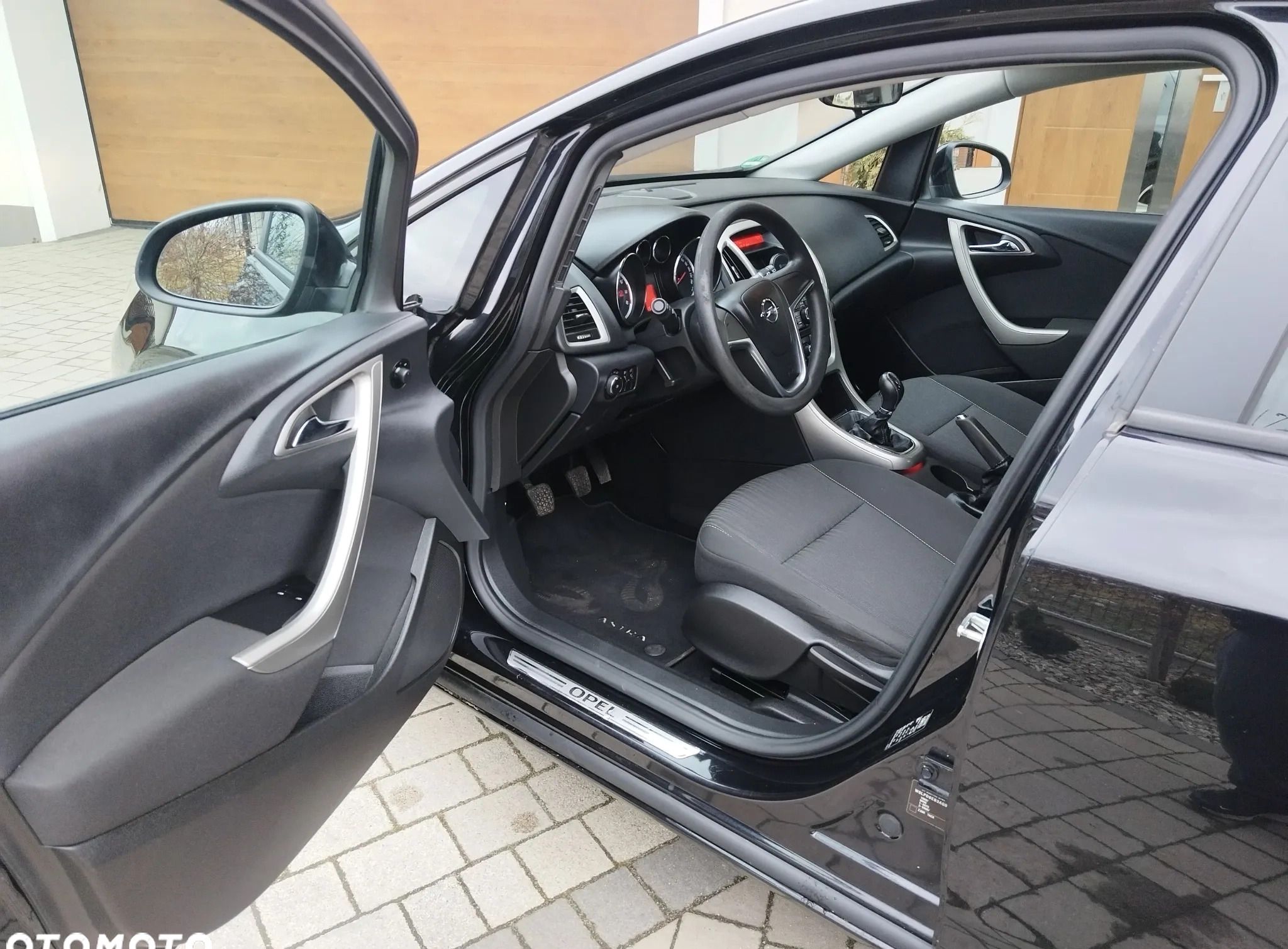 Opel Astra cena 23900 przebieg: 151000, rok produkcji 2010 z Praszka małe 436